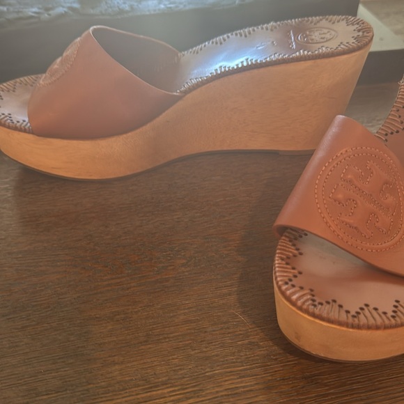 Tory Burch brown/tan heels. Worn only a few times. Size: 9m. - Picture 5 of 7